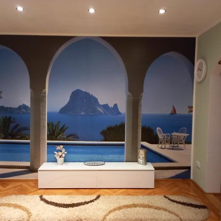 Blue Sky Apartment Ploiesti Bagian luar foto